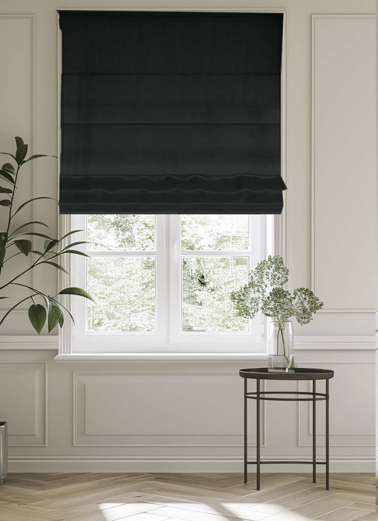 Black Roman blind made of stonewashed linen mix fabric