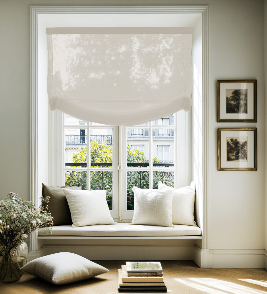 Stonewashed chalk shade Relaxed blind. 100% linen, closed weave.  