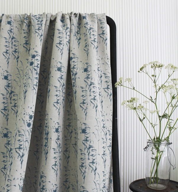 Breeze Blue Stone - Curtain fabric with Blue botanical pattern