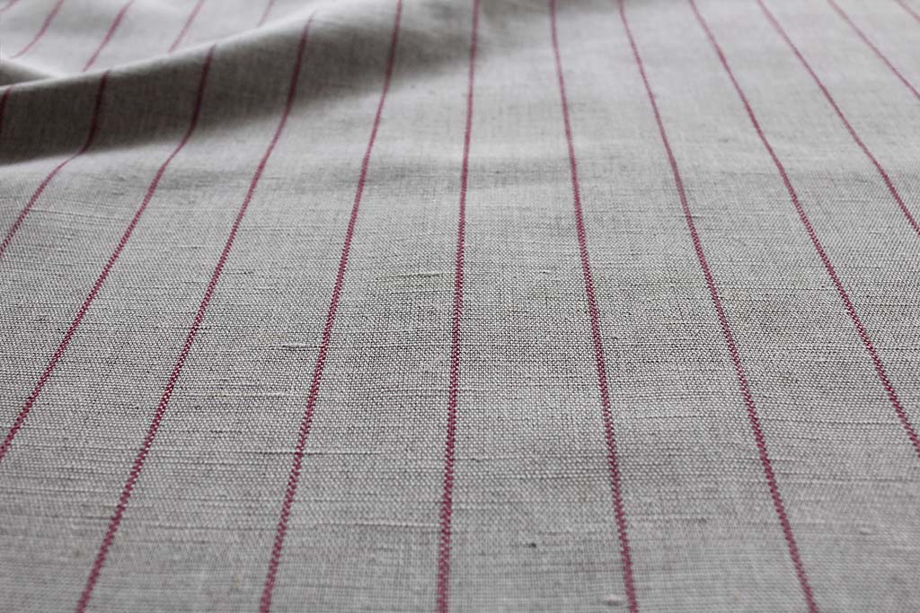 Solveig Cherry - Curtain fabric with red stripes