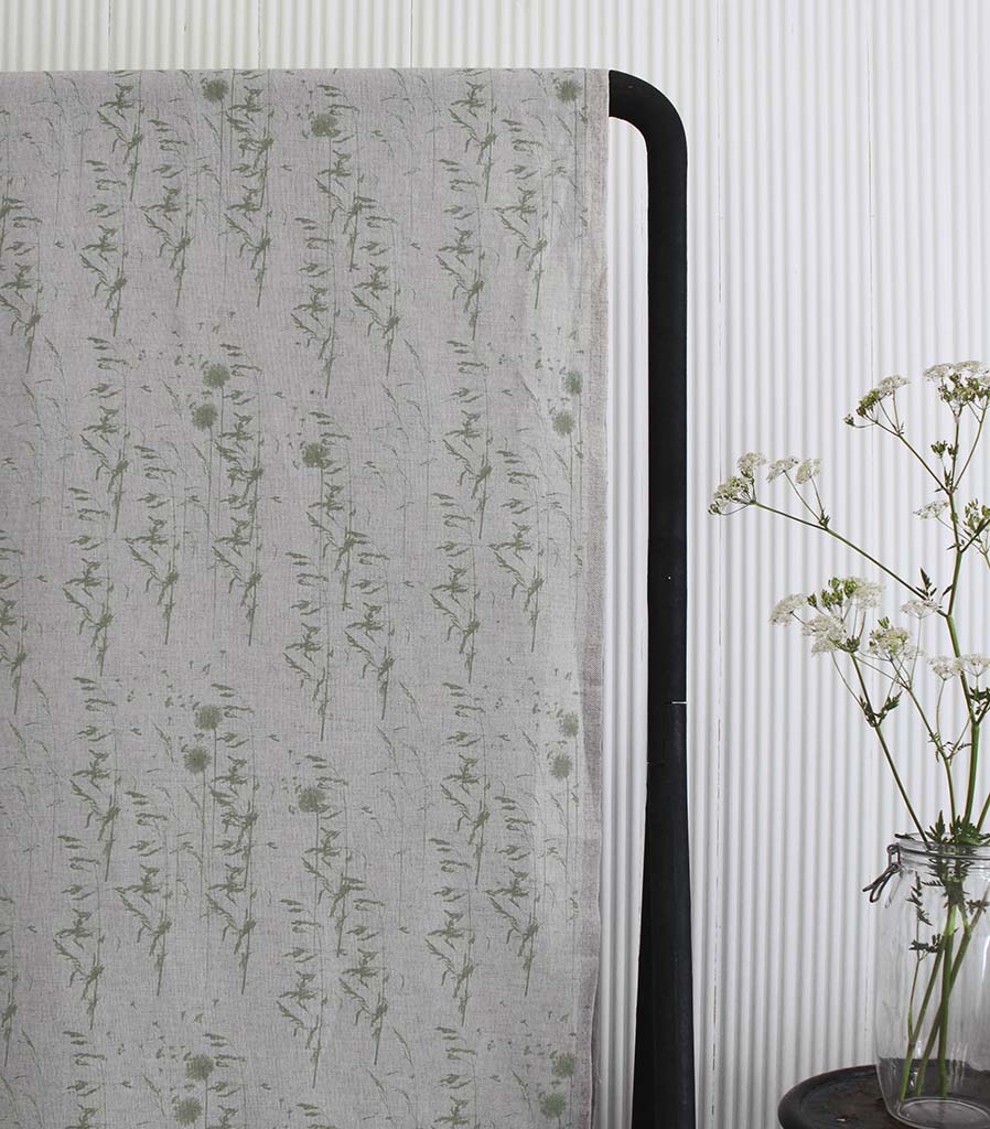 Breeze Moss - Curtain fabric with Green botanical pattern
