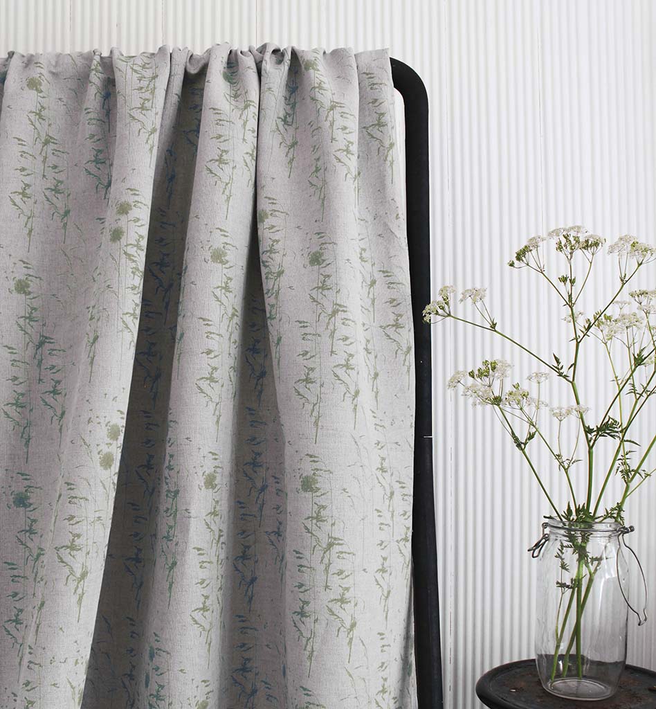 Breeze Moss - Curtain fabric with Green botanical pattern