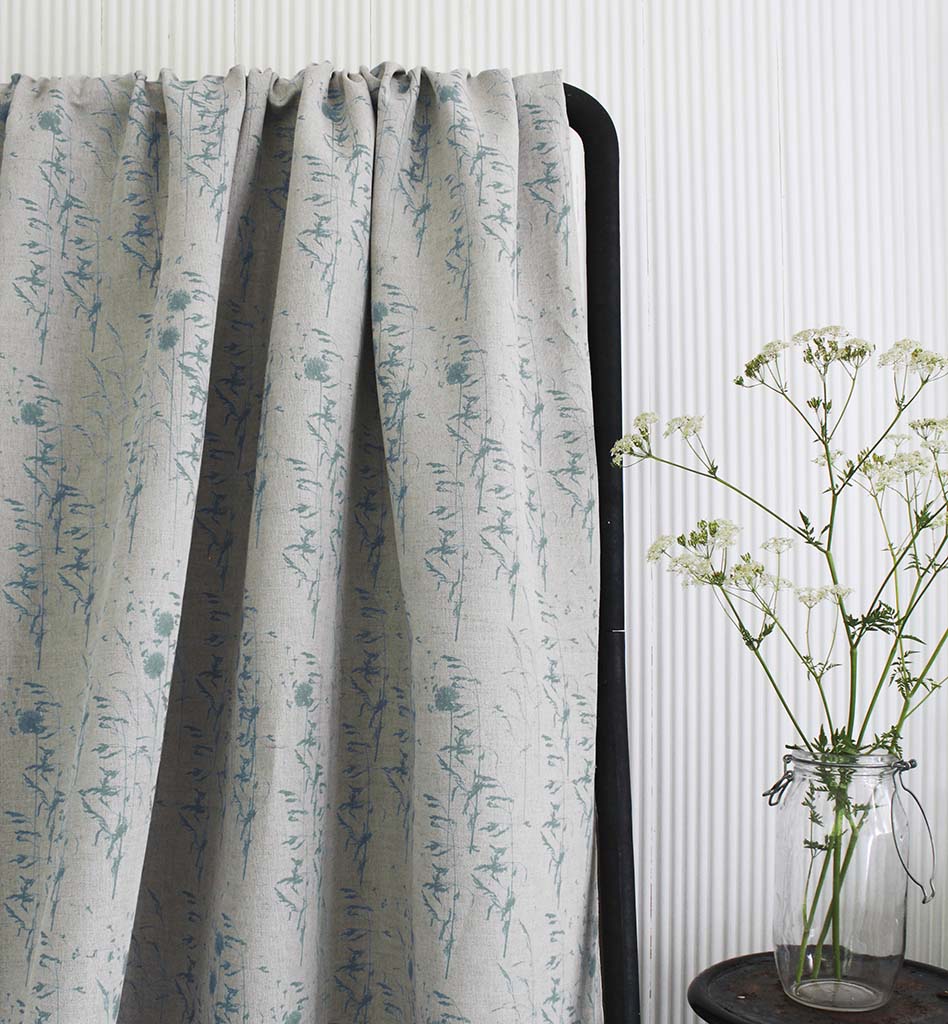 Breeze Sage - Curtain fabric with Green botanical pattern