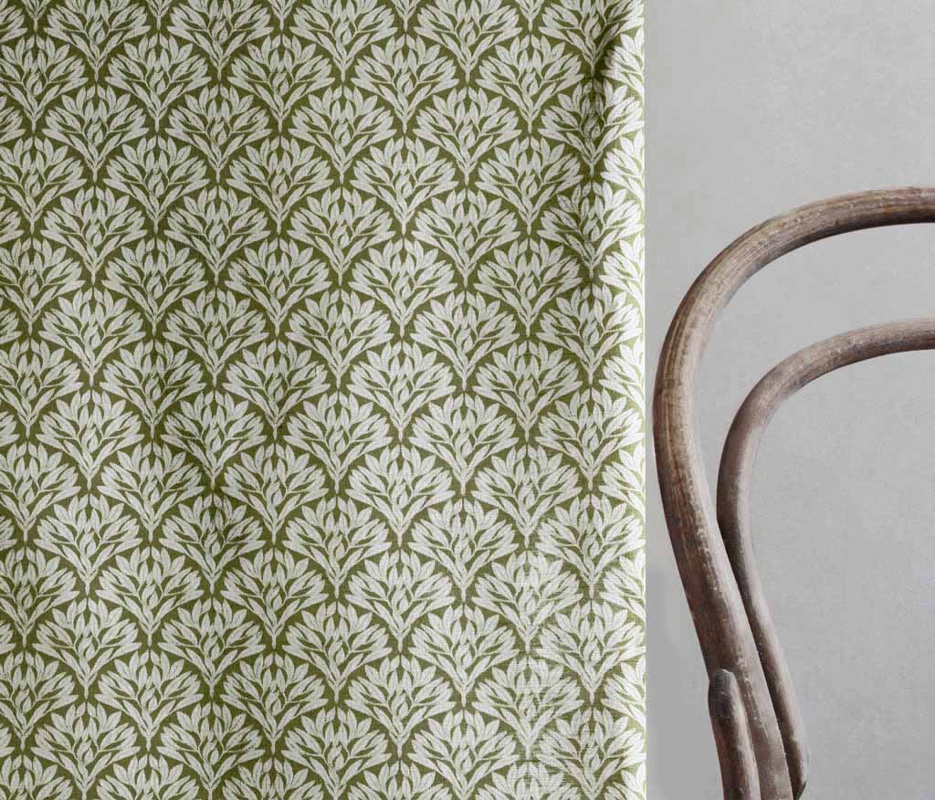 Birna Seaweed - Curtain fabric with Green botanical print