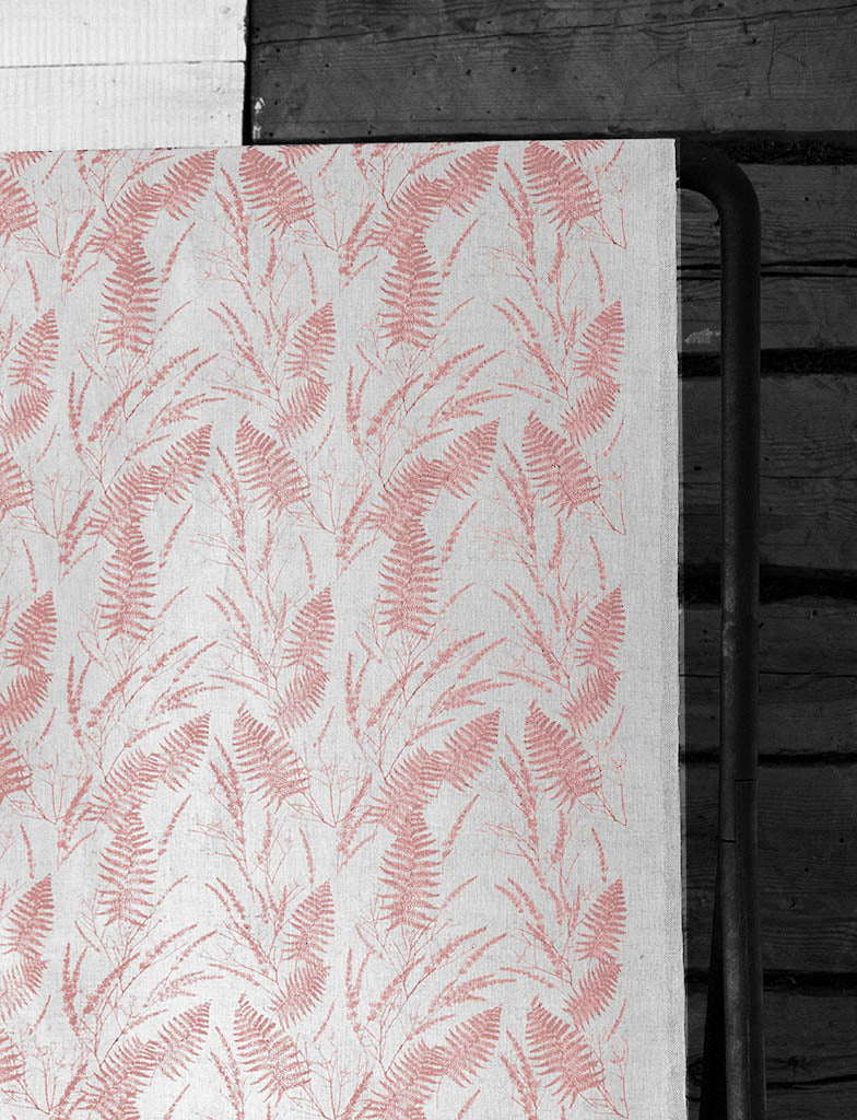 Fernia Sweetpea - Fabric for curtains with Pink pattern