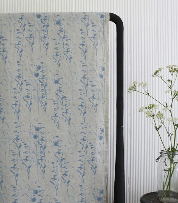 Breeze True Blue - Curtain fabric with Blue botanical pattern